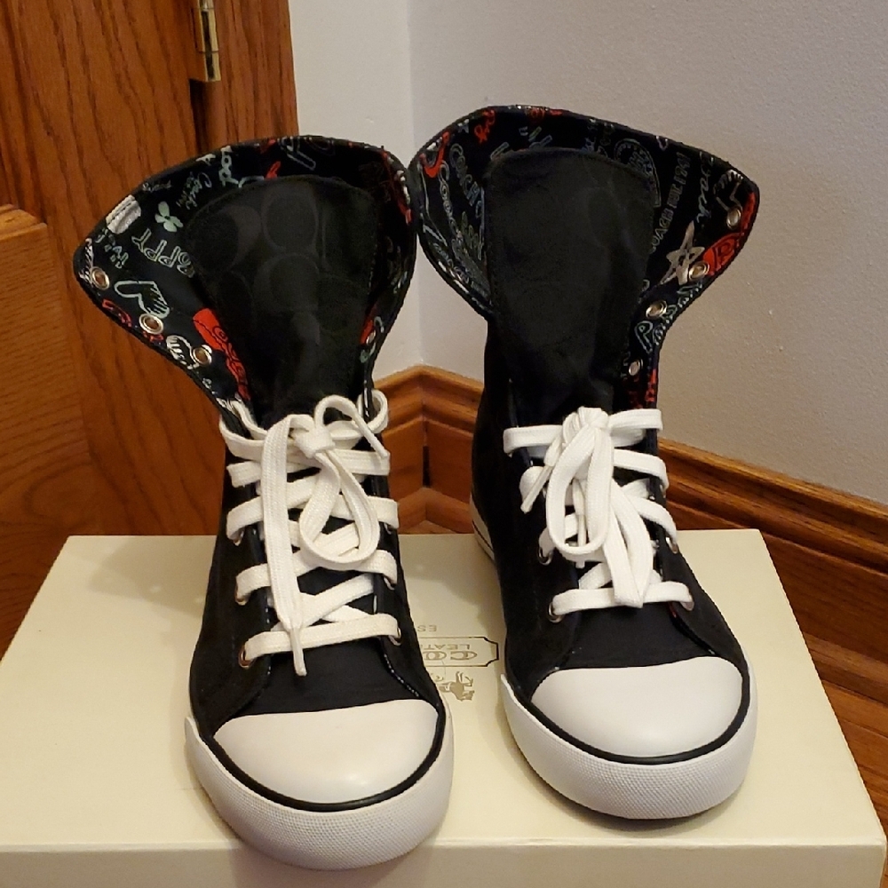 NWT Womens Coach Black and White Canvas Sneakers. 7 - Picture 10 of 16